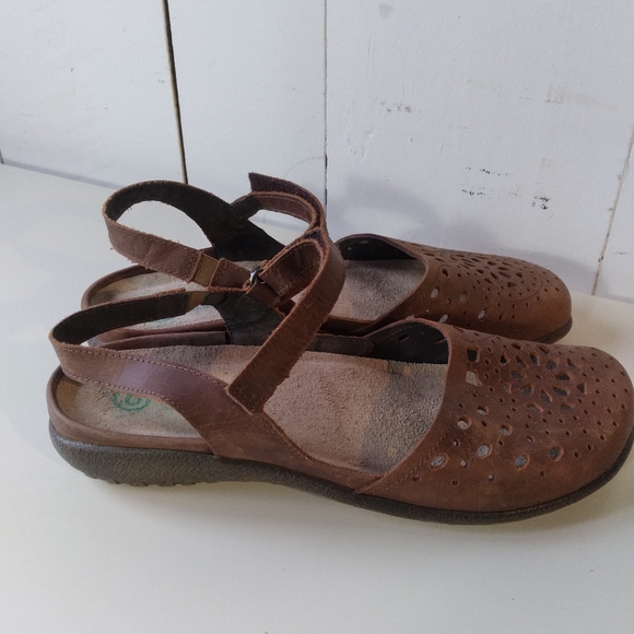 Naot Women's Arataki Dress Sandal - Picture 4 of 11